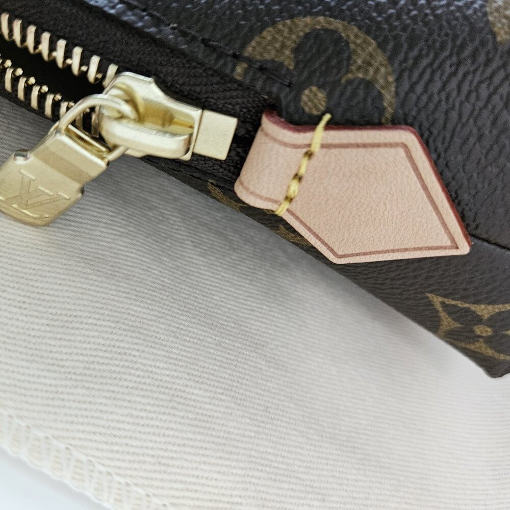 LOUIS VUITTON Cosmetic Pouch MM (Old GM) - Picture 12 of 16